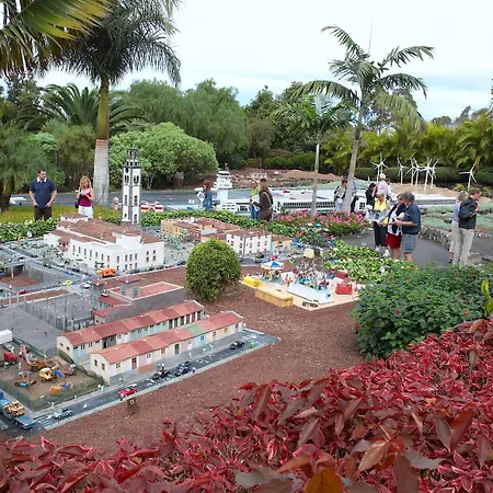 Adonis Plaza Hotel 3*