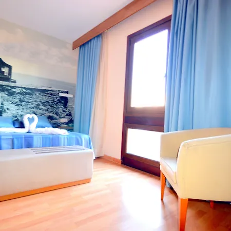 Hotel Adonis Plaza 3*