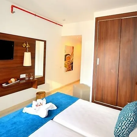 Adonis Plaza Ξενοδοχείο 3*