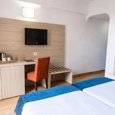 Ξενοδοχείο Adonis Plaza 3*