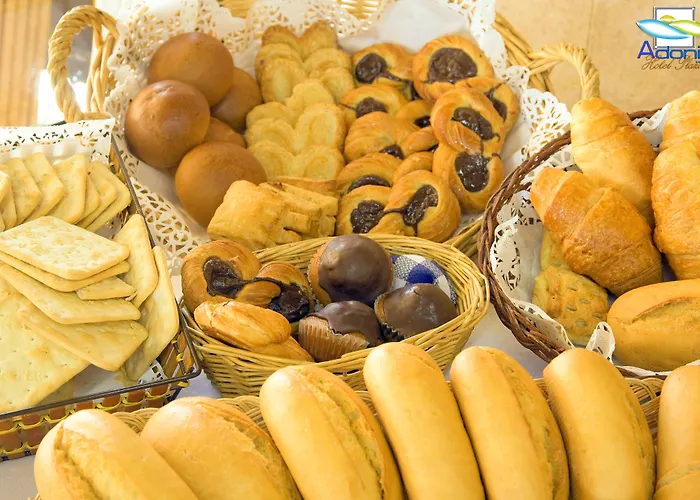 מלון Adonis Plaza