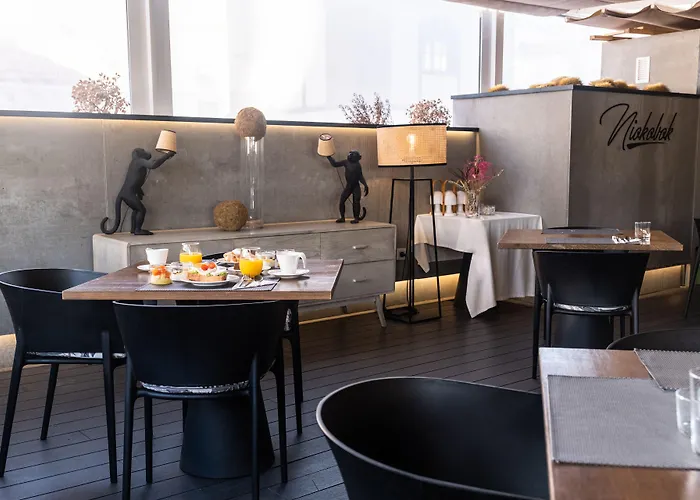 Adonis Plaza Hotel 3*